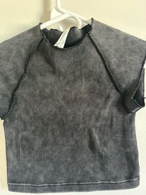 Zenana Outfitters Charcoal Ribbed Short Sleeve Top